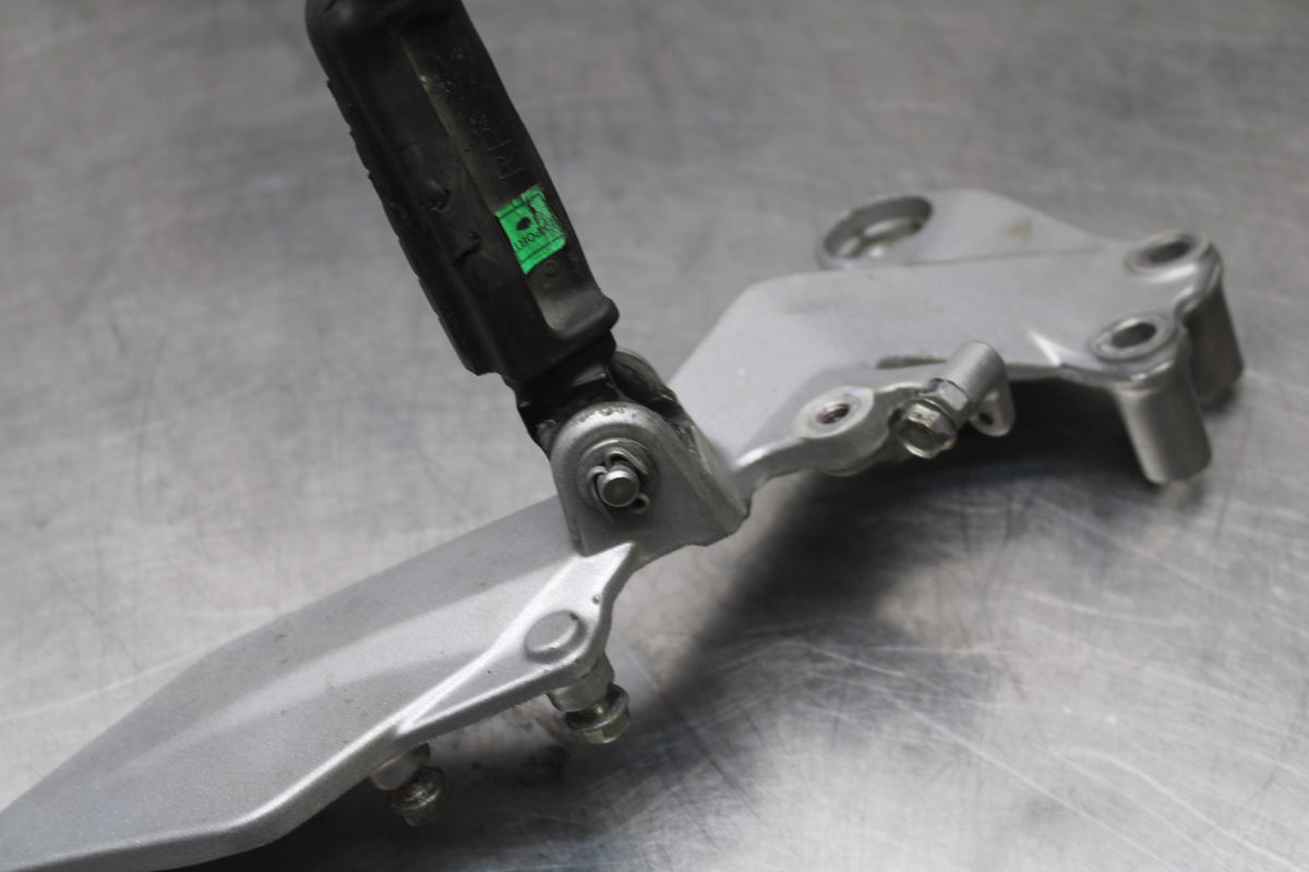 13-16 KTM 390 DUKE RIGHT REARSET REAR SET DRIVER FOOT PEG REST STOP BB815
