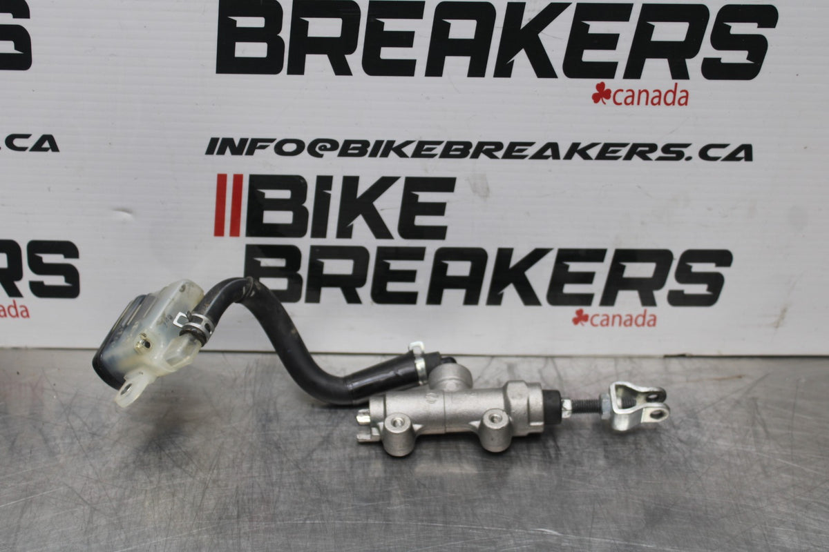 08-10 SUZUKI GSXR 600 REAR BACK BRAKE MASTER CYLINDER W RESERVOIR BB202
