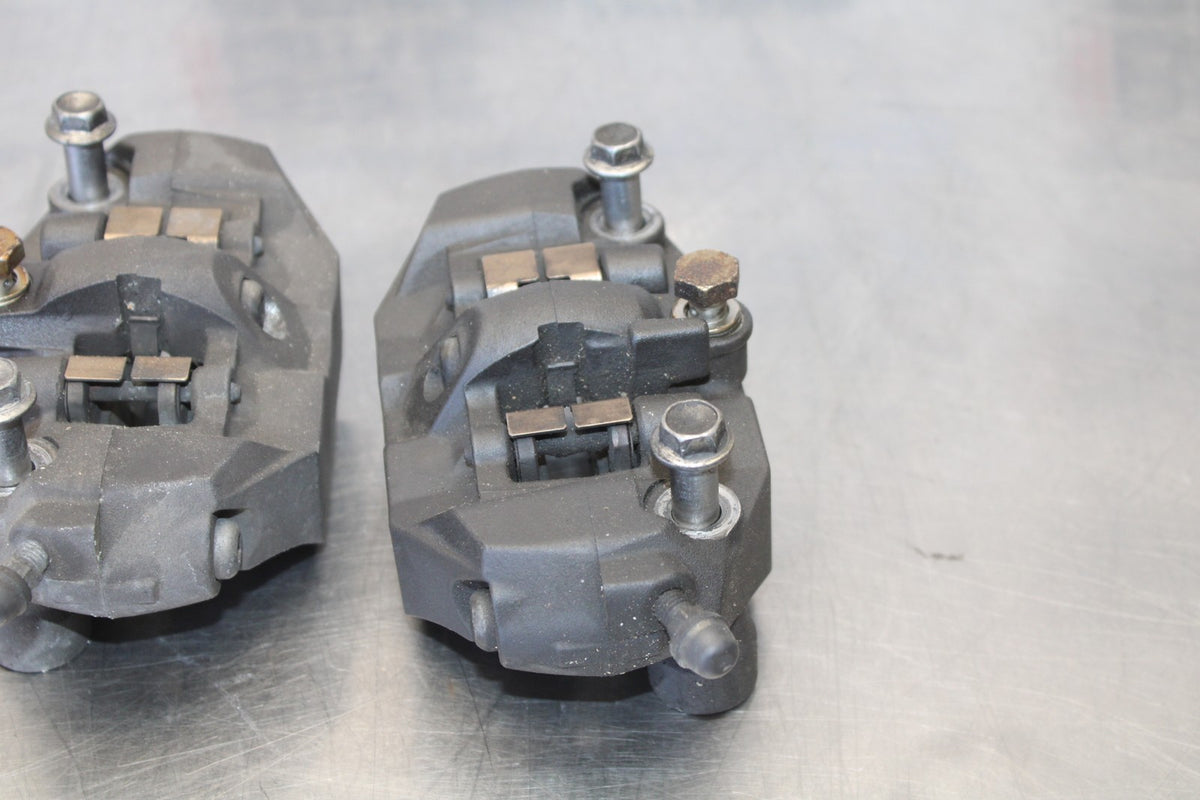 06-07 SUZUKI GSXR 600 RIGHT LEFT FRONT BRAKE CALIPER SET PAIR CALIPERS BB863