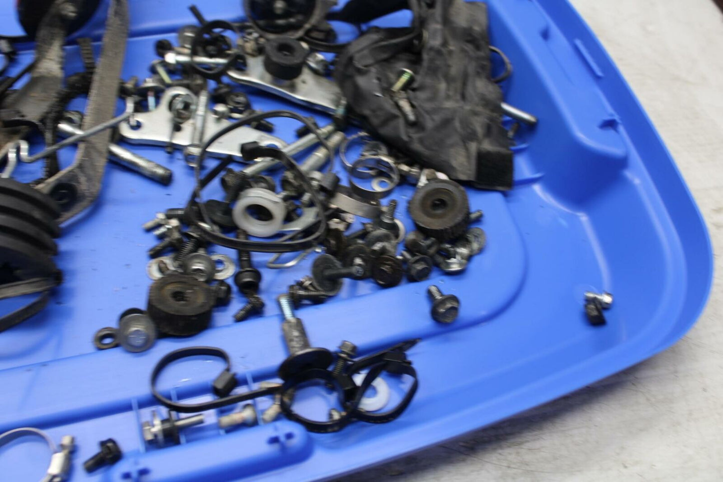 05-21 SUZUKI DRZ400SM  BOLTS HARDWARE  SCREWS BB376