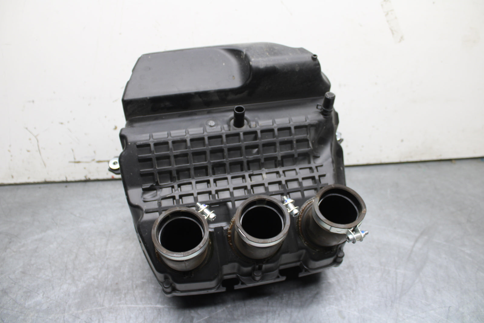 22-24 YAMAHA XSR900 AIRBOX AIR INTAKE FILTER BOX BB710