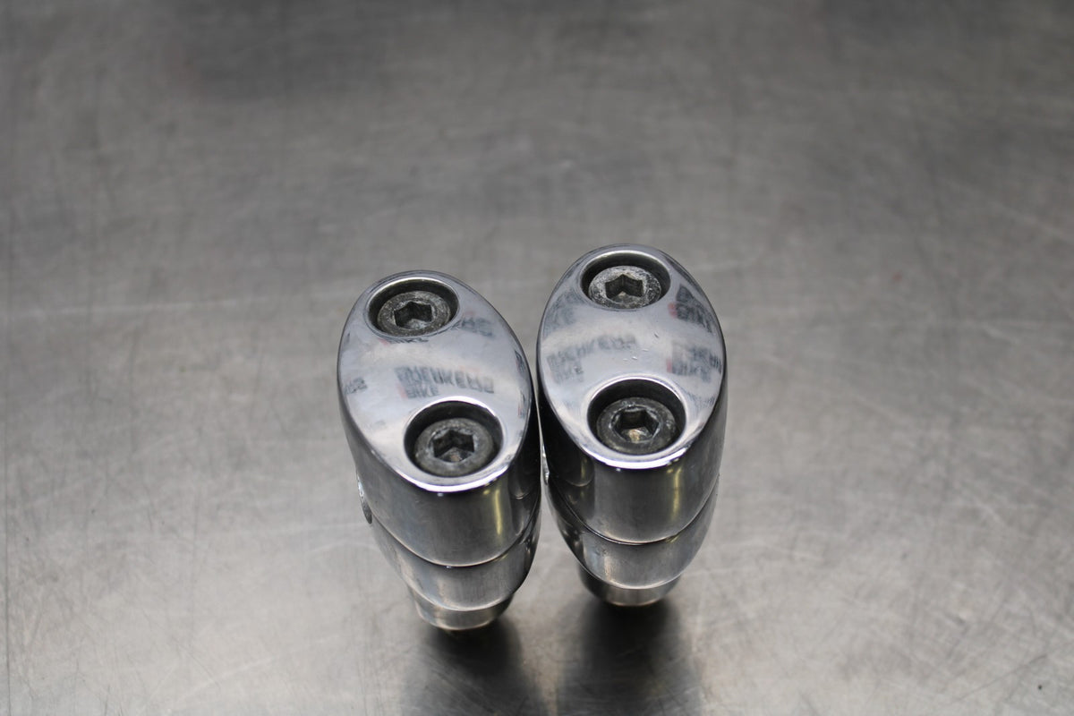 08 KAWASAKI VULCAN 900 HANDLEBAR RISERS BB184