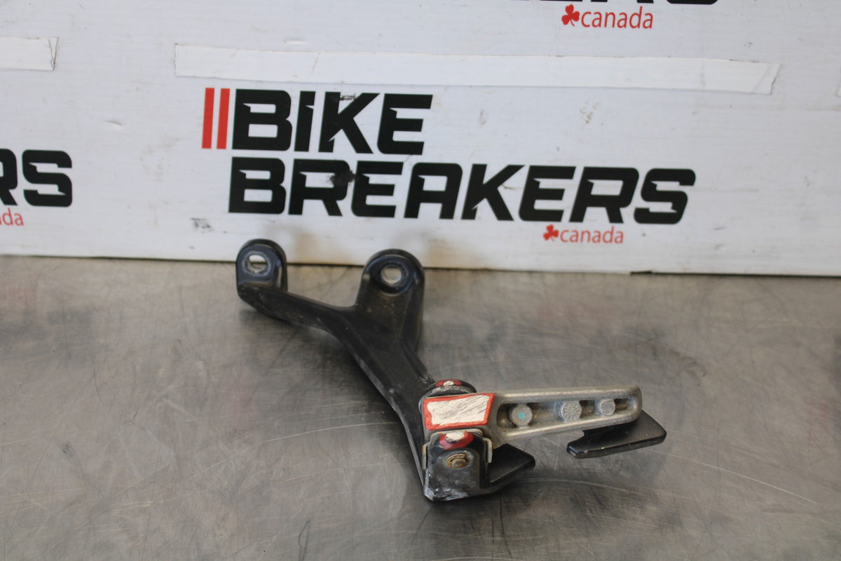 24-25 KAWASAKI NINJA 500 ABS LEFT REAR BACK PASSENGER PEG BB899