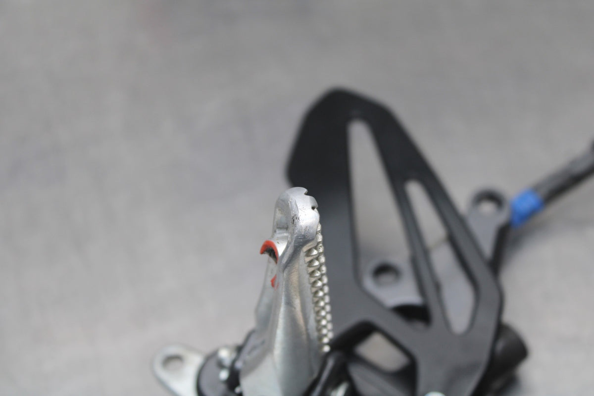 22-25 YAMAHA YZF R7 RIGHT REARSET REAR SET DRIVER FOOT PEG REST STOP BB769