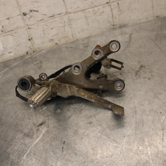 2007 Yamaha YZF R6 RIGHT REARSET REAR SET DRIVER FOOT PEG REST STOP BB522
