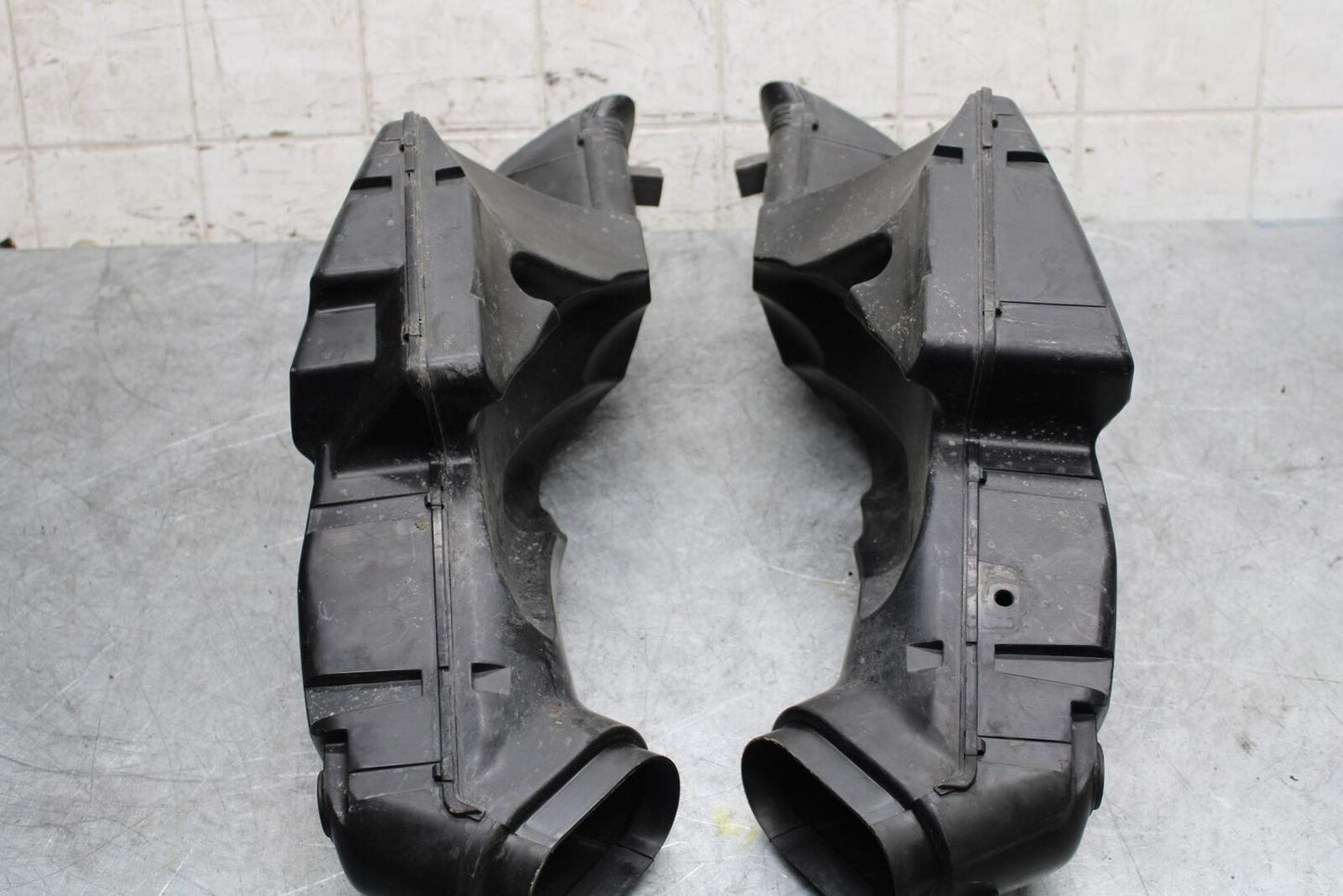 06-07 SUZUKI GSXR600 750  RIGHT LEFT AIR INTAKE DUCTS BB543