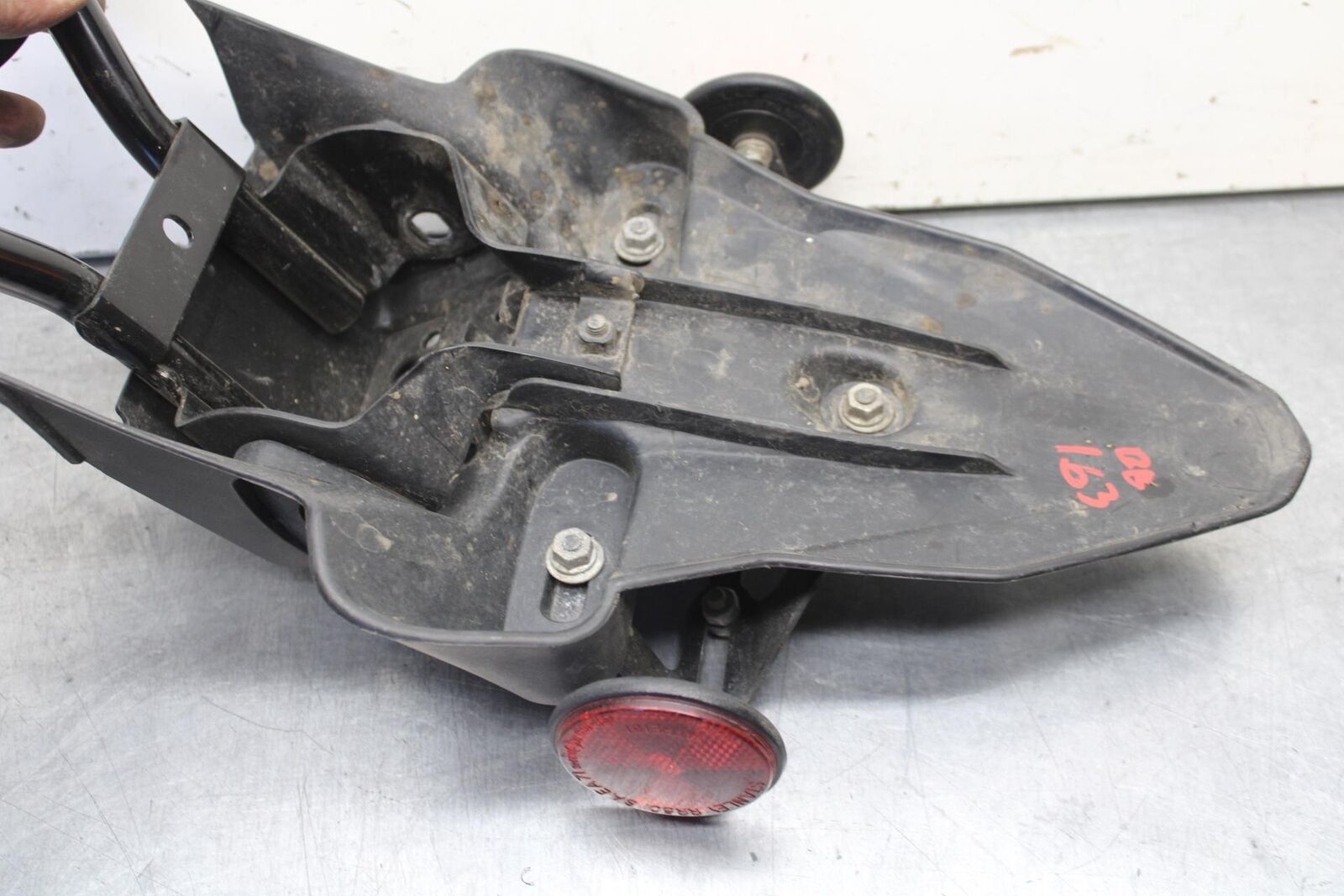 11-19 HONDA CBR125R REAR BACK FENDER MUD GUARD BB105