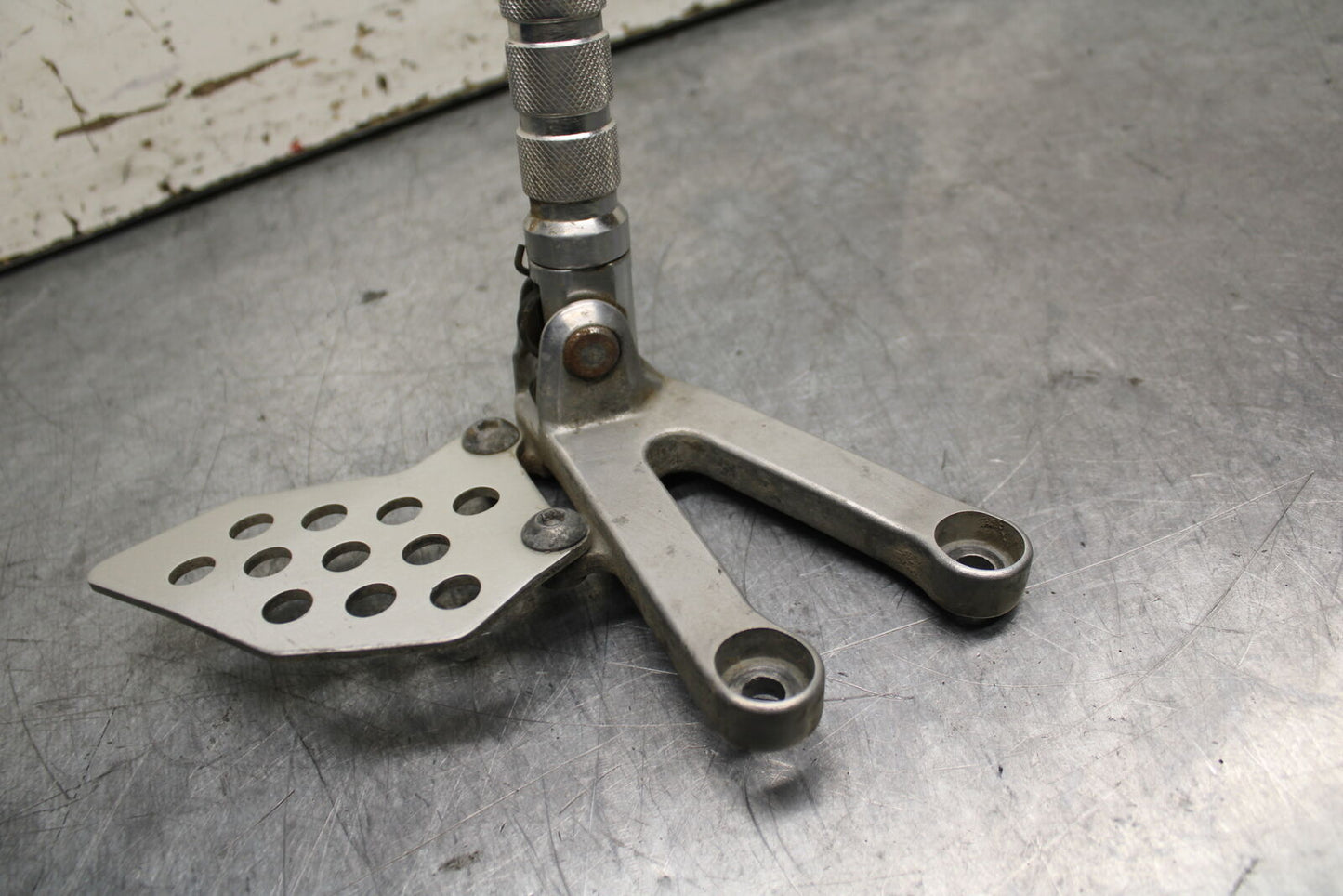 05-06 HONDA CBR600RR LEFT REARSET REAR SET DRIVER FOOT PEG REST STOP BB739