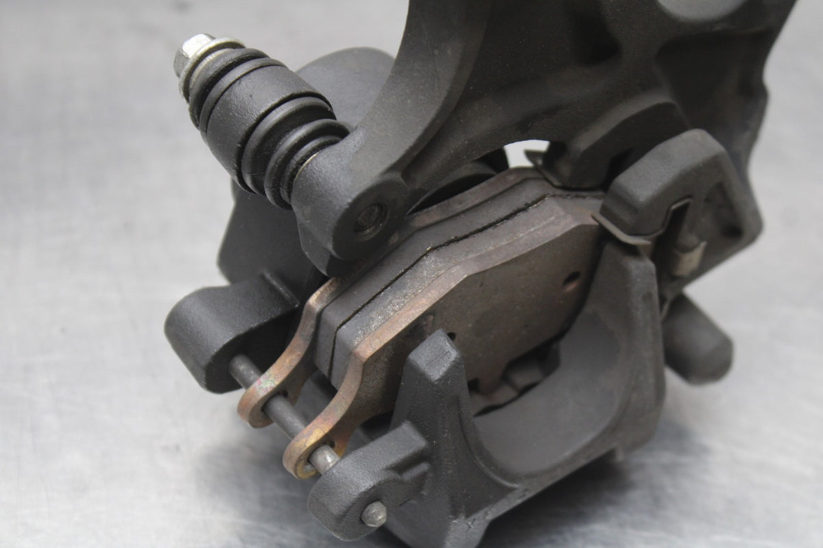 08-10 SUZUKI GSXR 600 REAR BACK BRAKE CALIPER W MOUNT BRACKET BB835