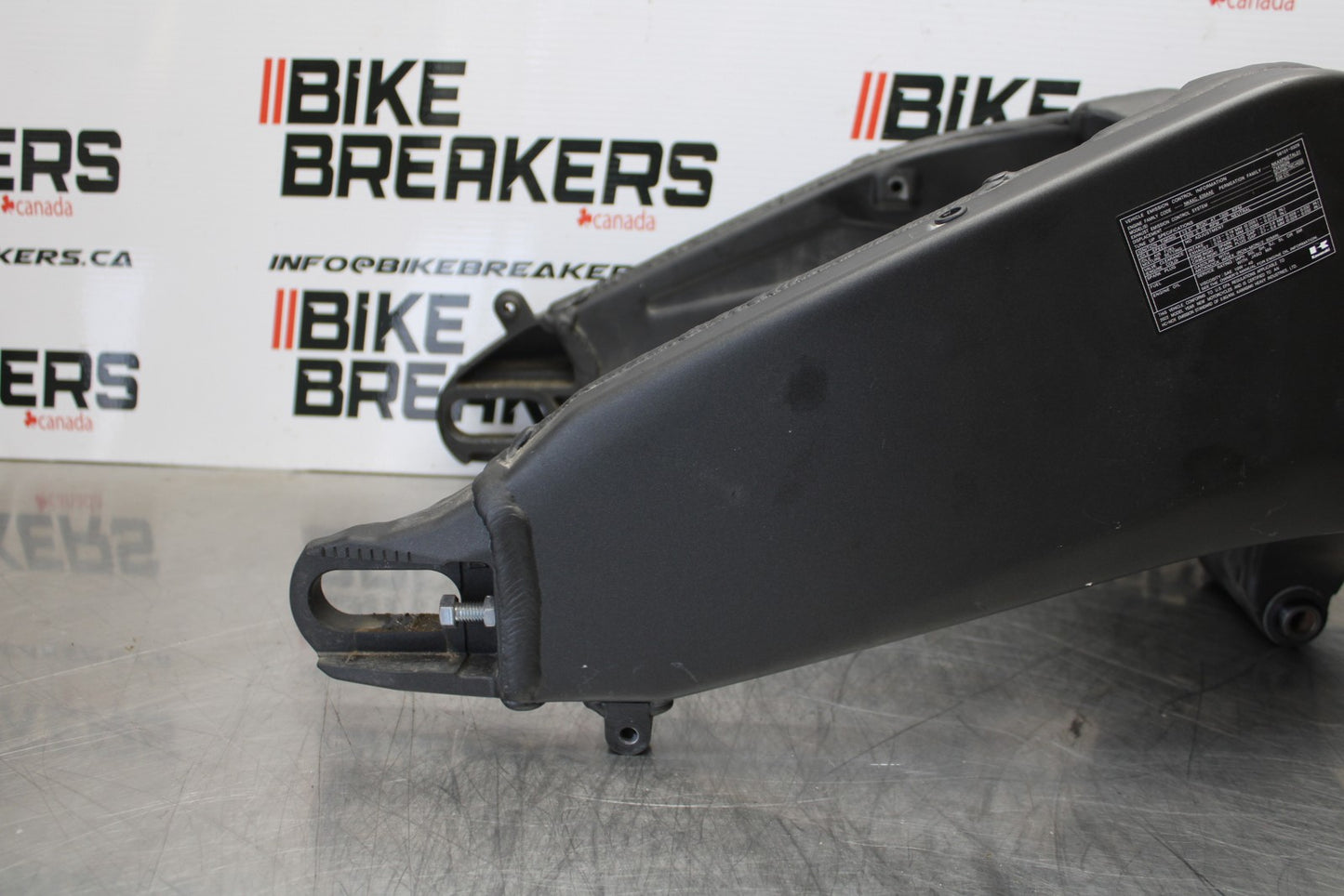 21-23 KAWASAKI NINJA ZX6R REAR SWINGARM BACK SUSPENSION SWING ARM BB179