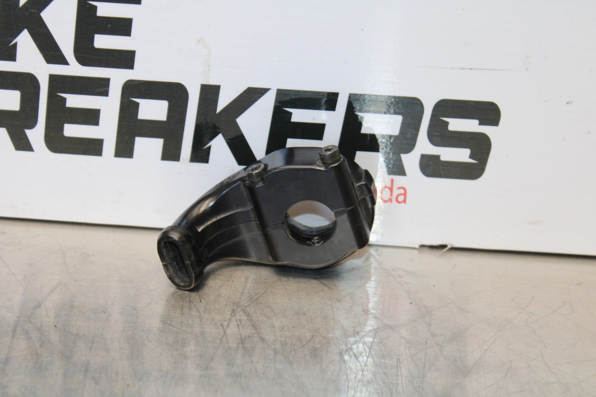 04-05 YAMAHA YZF R1 THROTTLE CABLE LINE HOUSING GUIDE BB173