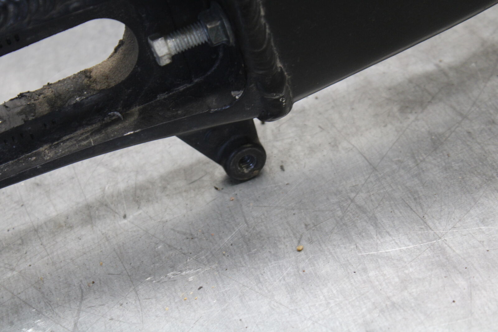 05-06 SUZUKI GSXR1000 REAR SWINGARM SUSPENSION SWING ARM 61000-41G00-YAP BB663