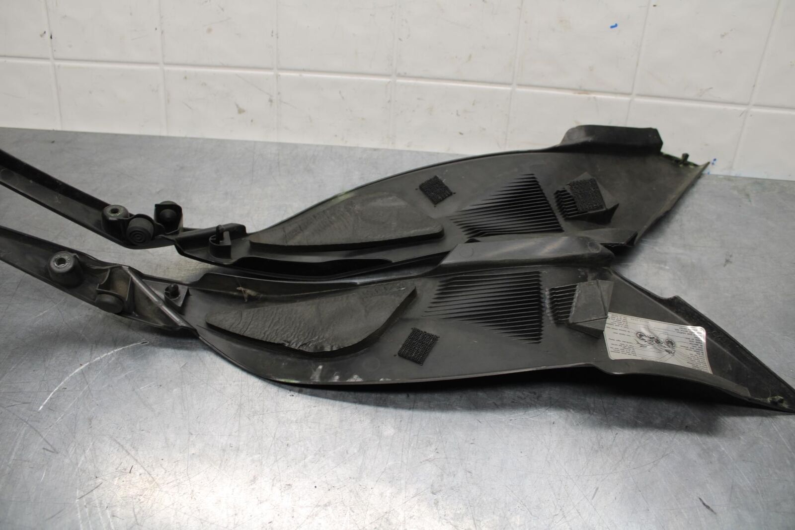 2011 Kawasaki Ninja ZX6R ZX600R RIGHT LEFT FRONT SIDE SEAT SADDLE PANEL  BB587