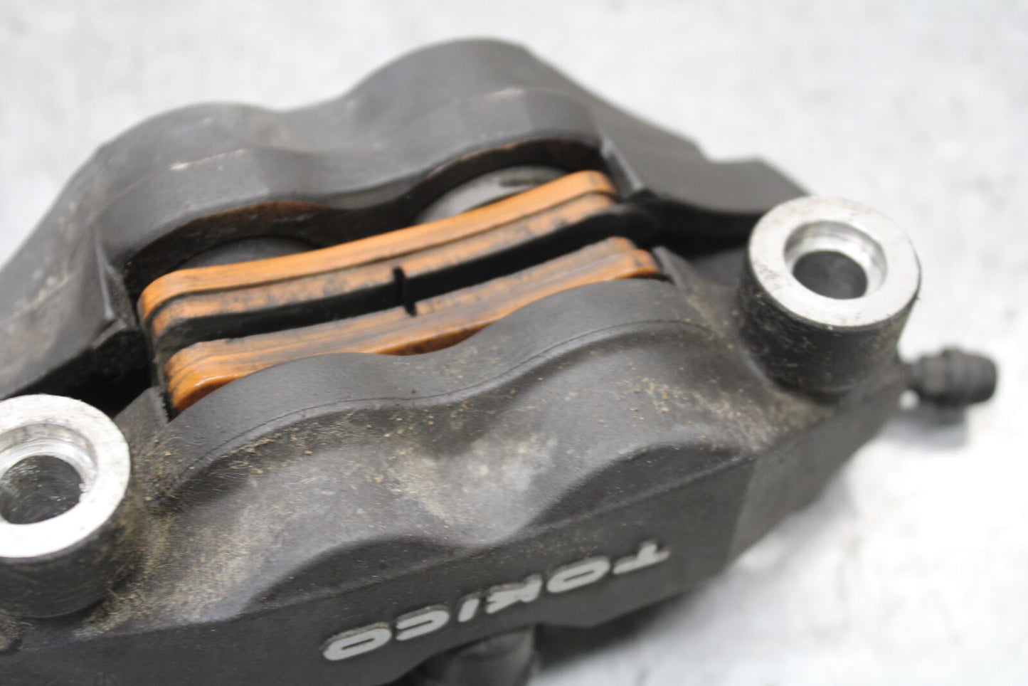 05-06 SUZUKI GSXR1000 RIGHT LEFT FRONT BRAKE CALIPER SET PAIR CALIPERS BB663