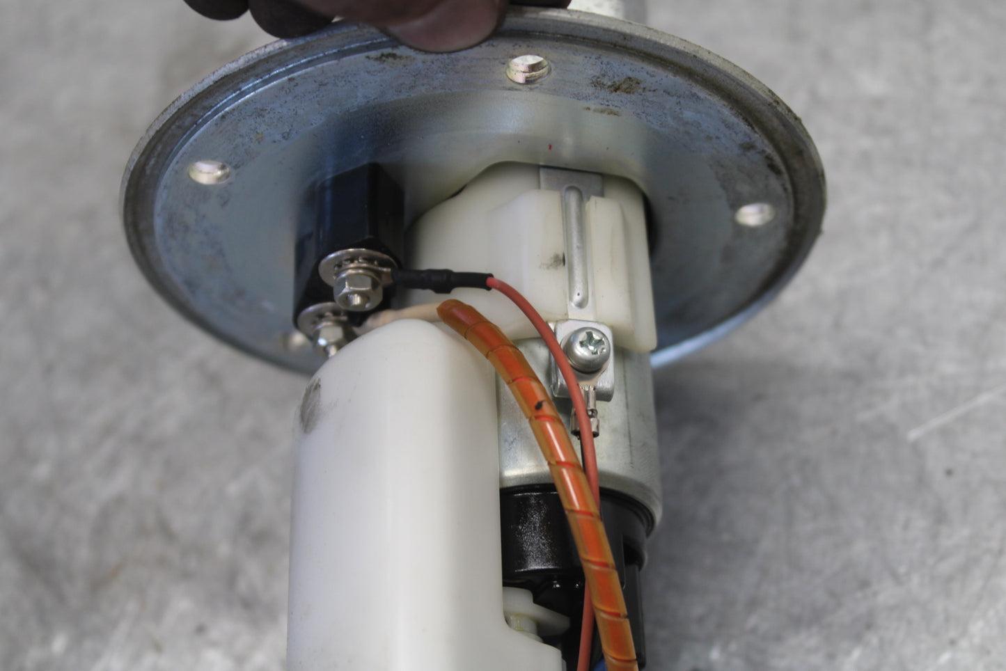 06-07 SUZUKI GSXR 600 FUEL PUMP GAS PETROL SENDER UNIT BB694