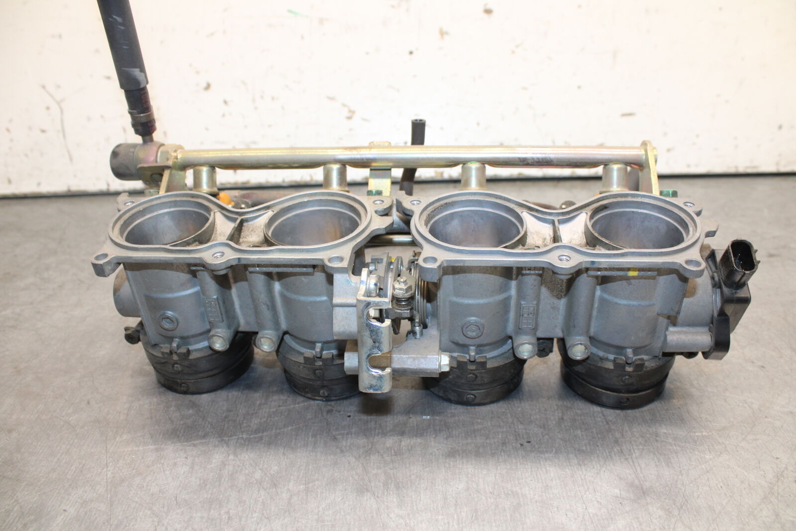 05-06 HONDA CBR600RR MAIN FUEL INJECTORS / THROTTLE BODIES BB727