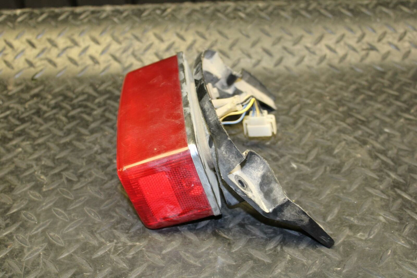80-81 YAMAHA XS1100 SPECIAL TAILLIGHT REAR TAIL BRAKE LIGHT bb174
