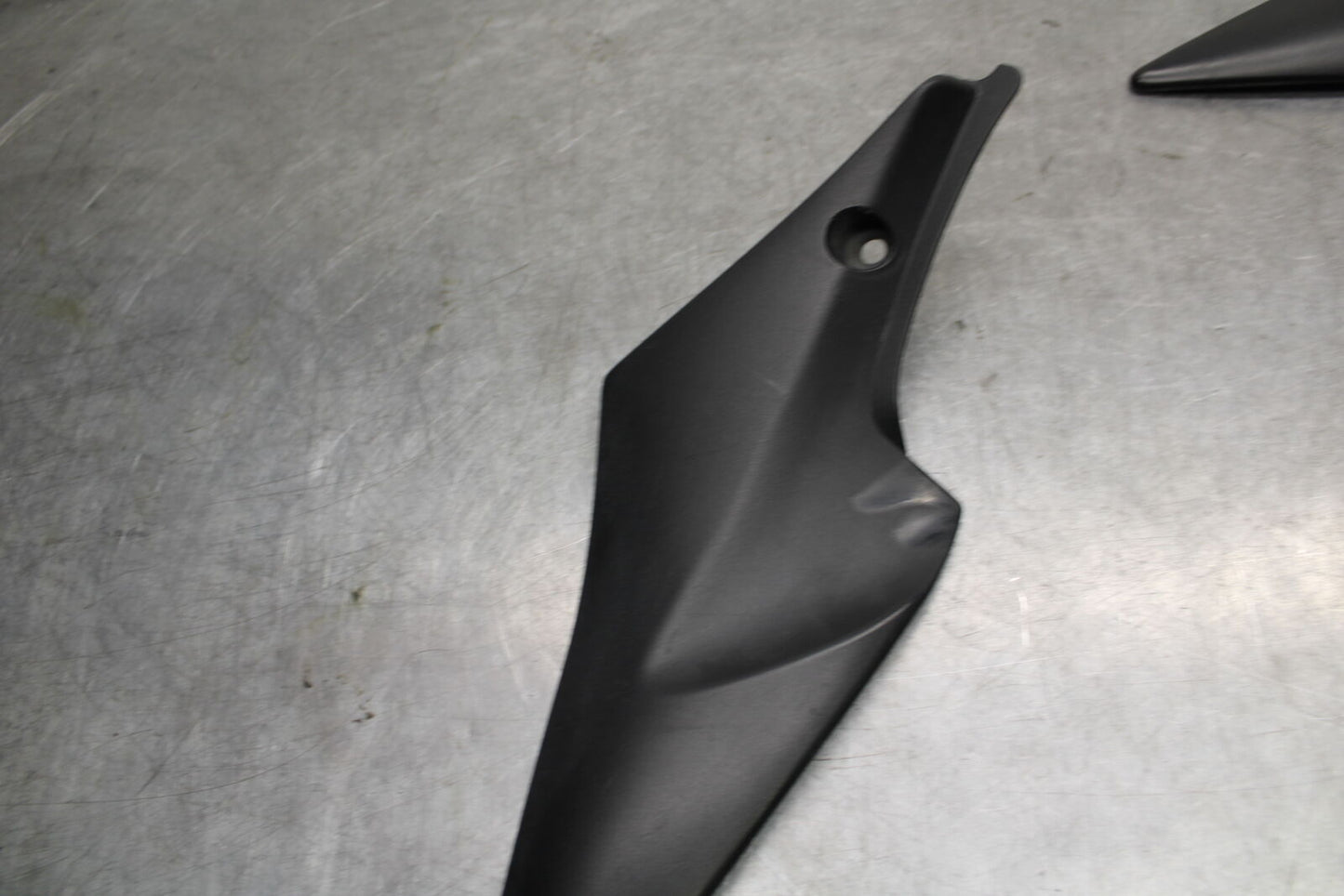 06-07 SUZUKI GSXR750 RIGHT LEFT FRONT SIDE SEAT PANELS COWLS FAIRINGS  BB670