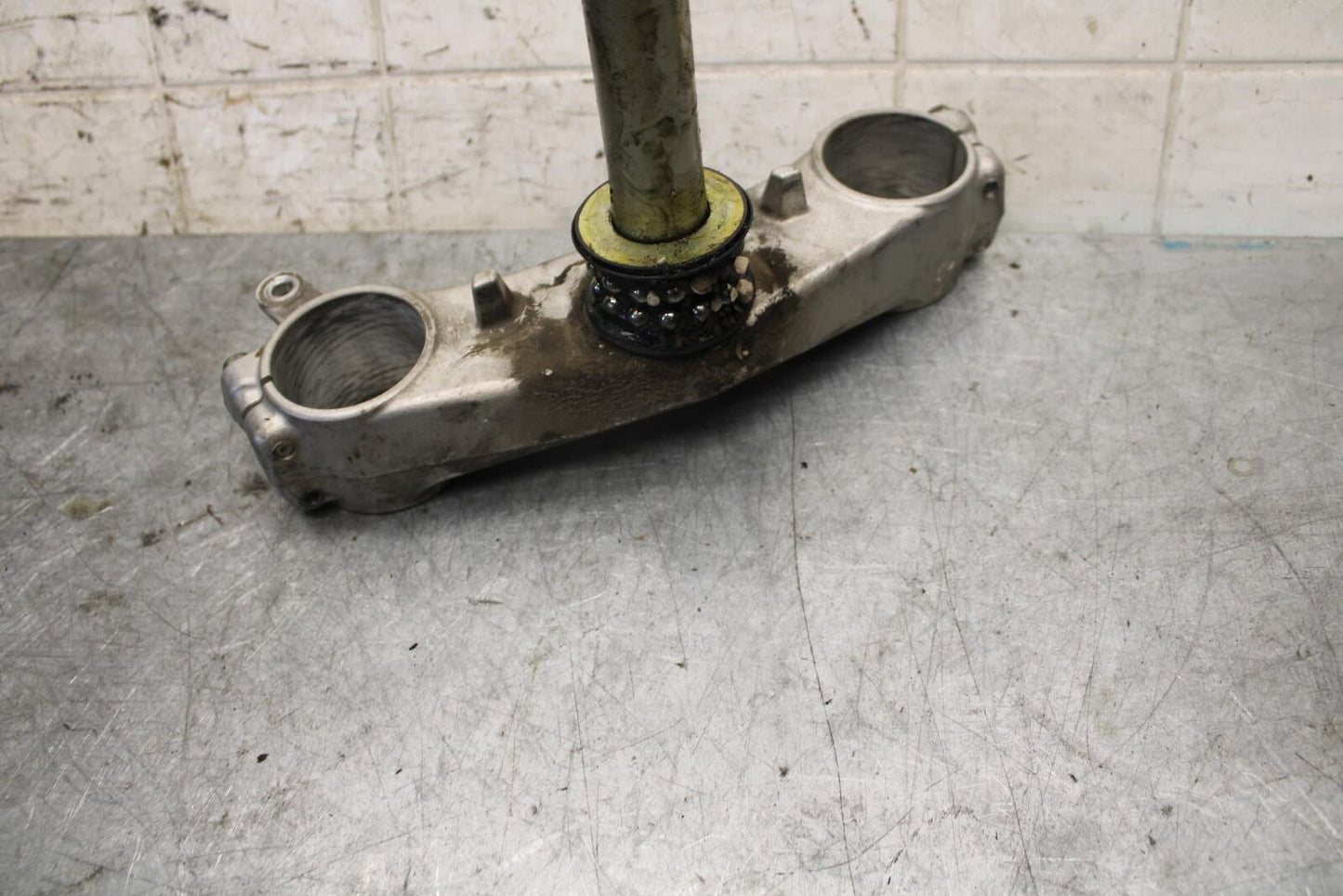 2007 Suzuki GSXR600 FRONT FORKS CLAMP LOWER TRIPLE TREE STEM 51410-01H10 BB540