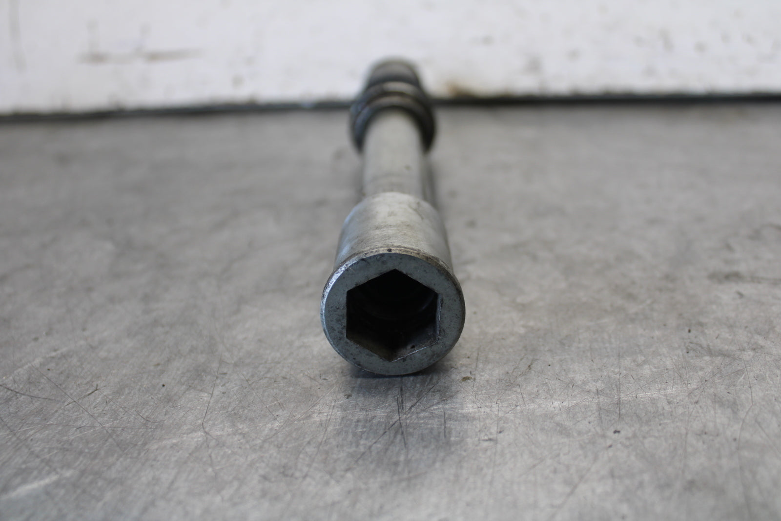 03-04 KAWASAKI NINJA ZX6RR FRONT WHEEL RIM AXLE PIVOT BOLT BB684