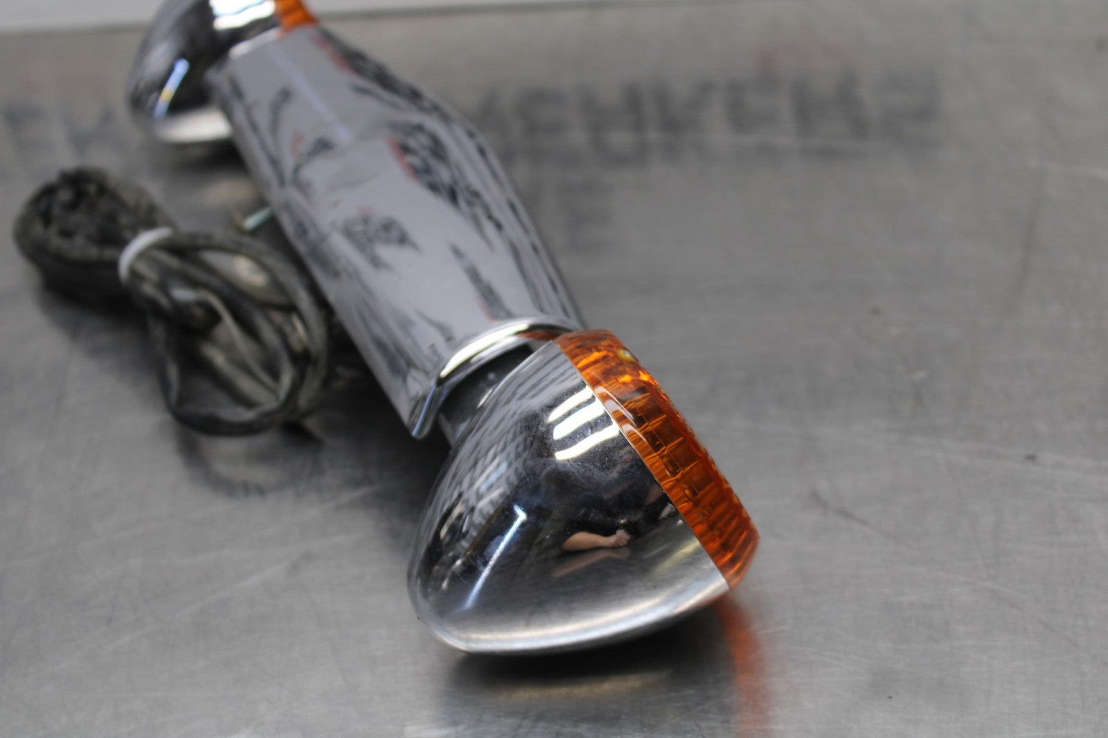 03-08 KAWASAKI VULCAN 1600 REAR BACK TURN SIGNAL BAR MOUNT & LIGHTS BB196