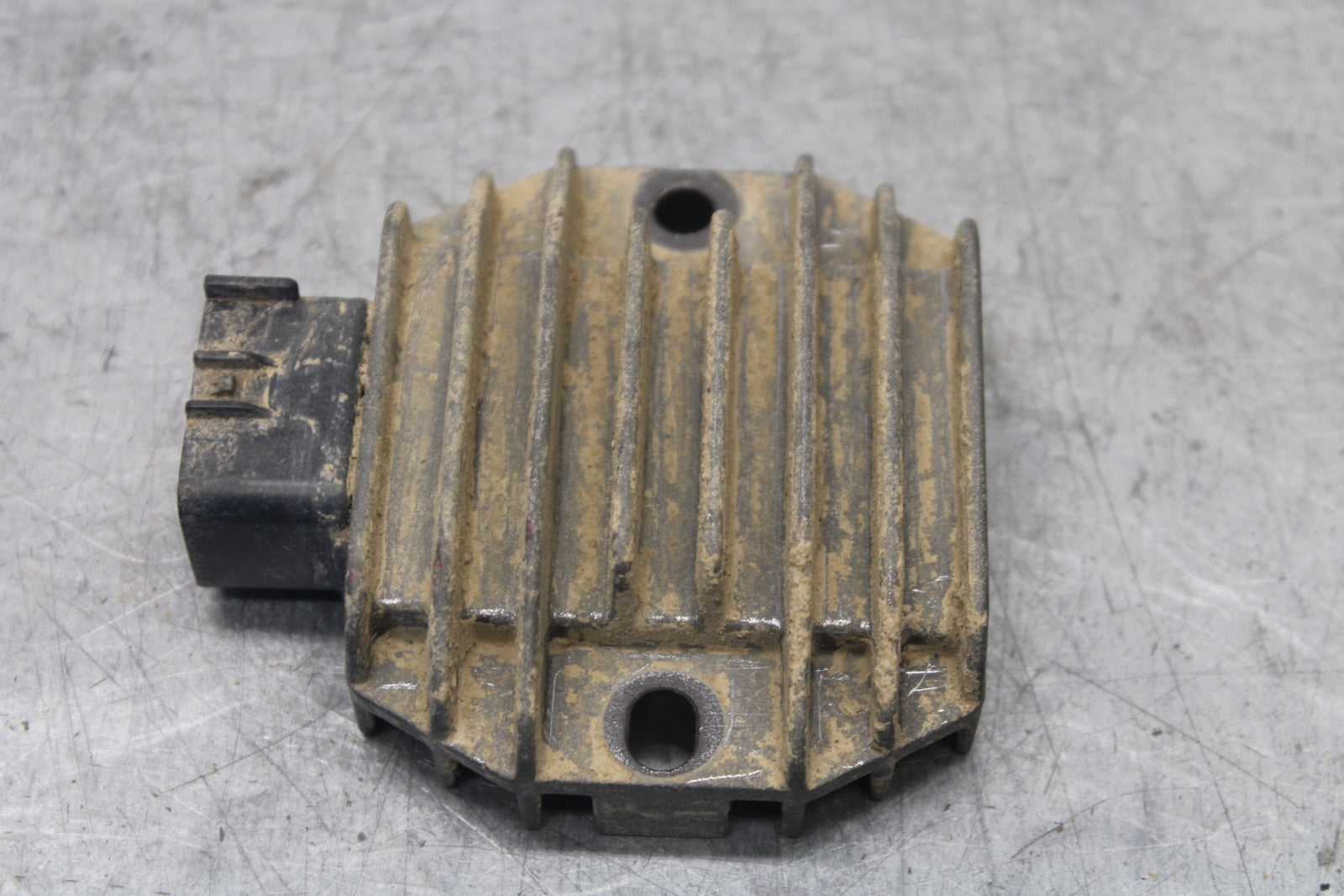 2004 Yamaha Raptor 660R YFM660R RECTIFIER VOLTAGE REGULATOR BB695