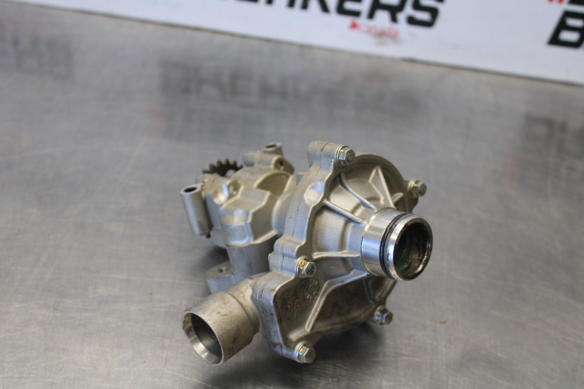 15 TRIUMPH TIGER 800 ENGINE MOTOR OIL PUMP BB873