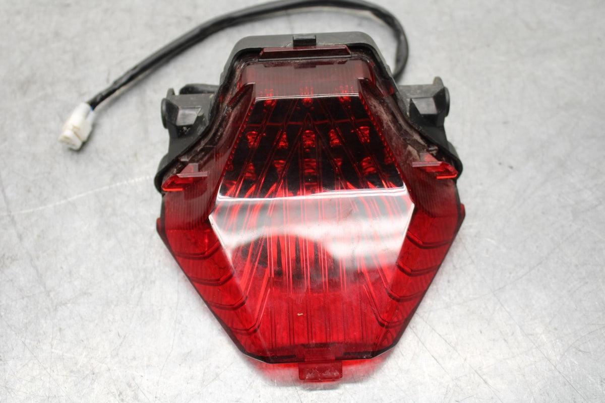19 YAMAHA YZF R3 REAR TAIL TAILLIGHT BACK BRAKE LIGHT BB56