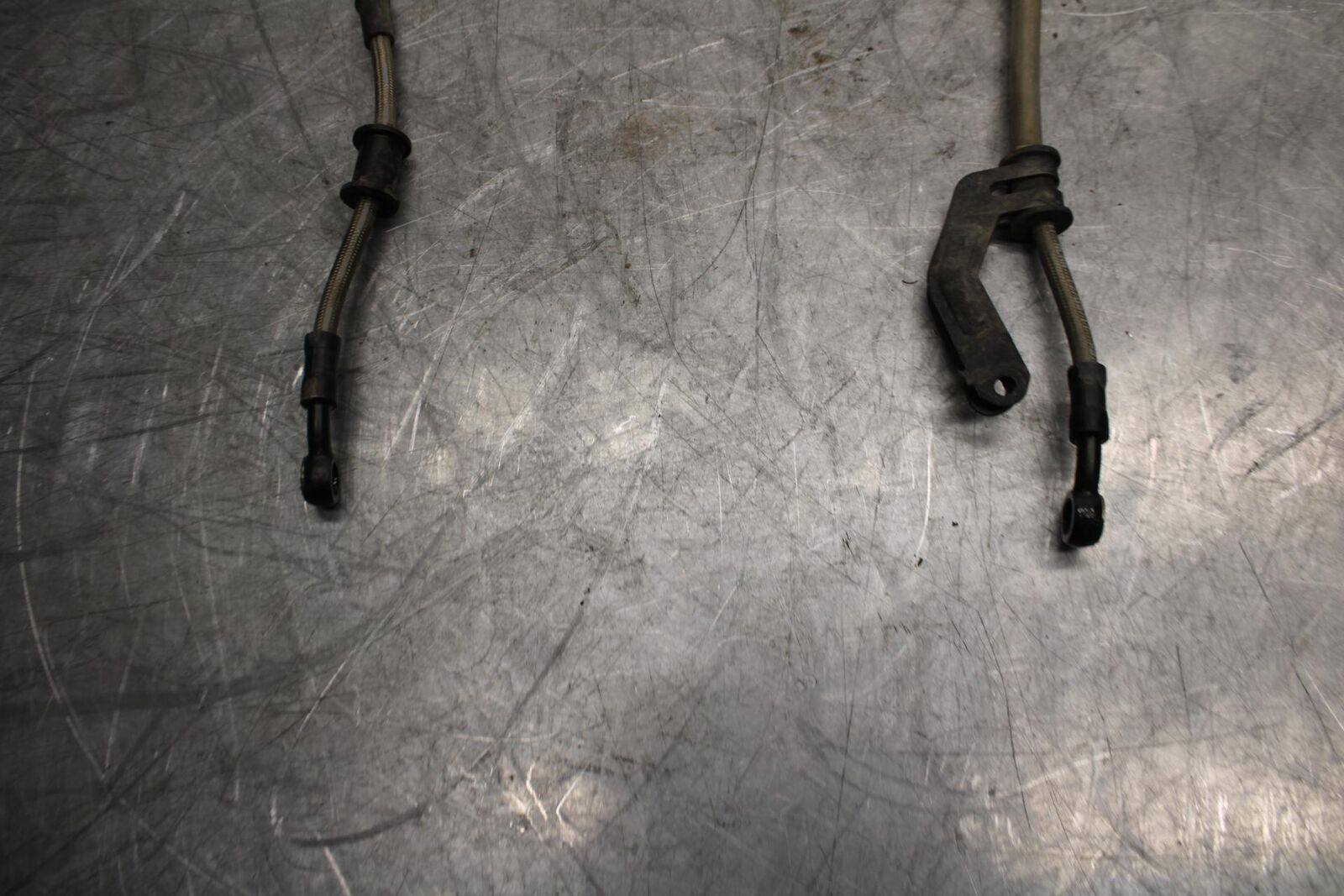 18 YAMAHA YZF R1  FRONT BRAKE CALIPER HOSES LINES BB473