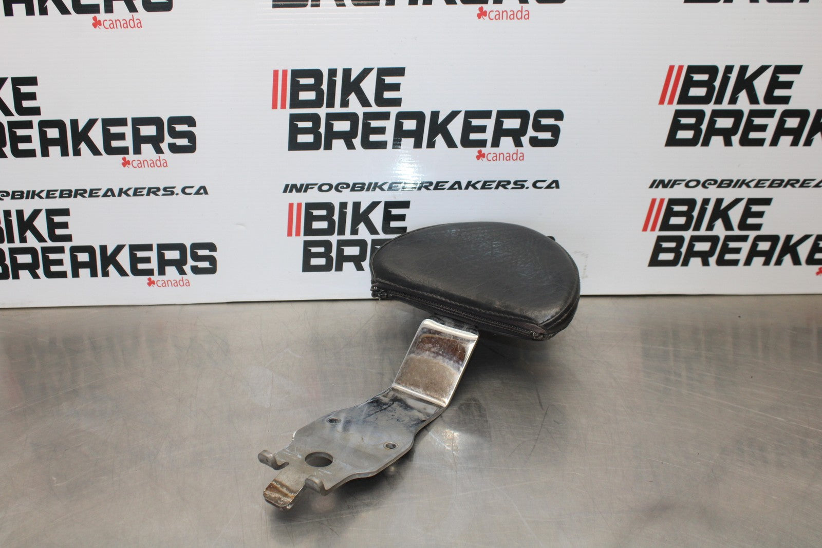 05-06 VICTORY KINGPIN DELUXE FRONT DRIVERS SEAT BACK REST BB195