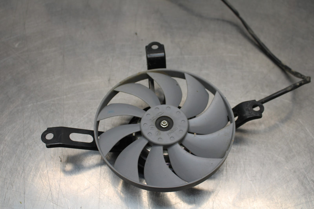 15-17 YAMAHA YZF R1 RIGHT ENGINE RADIATOR COOLING FAN MOTOR BB190
