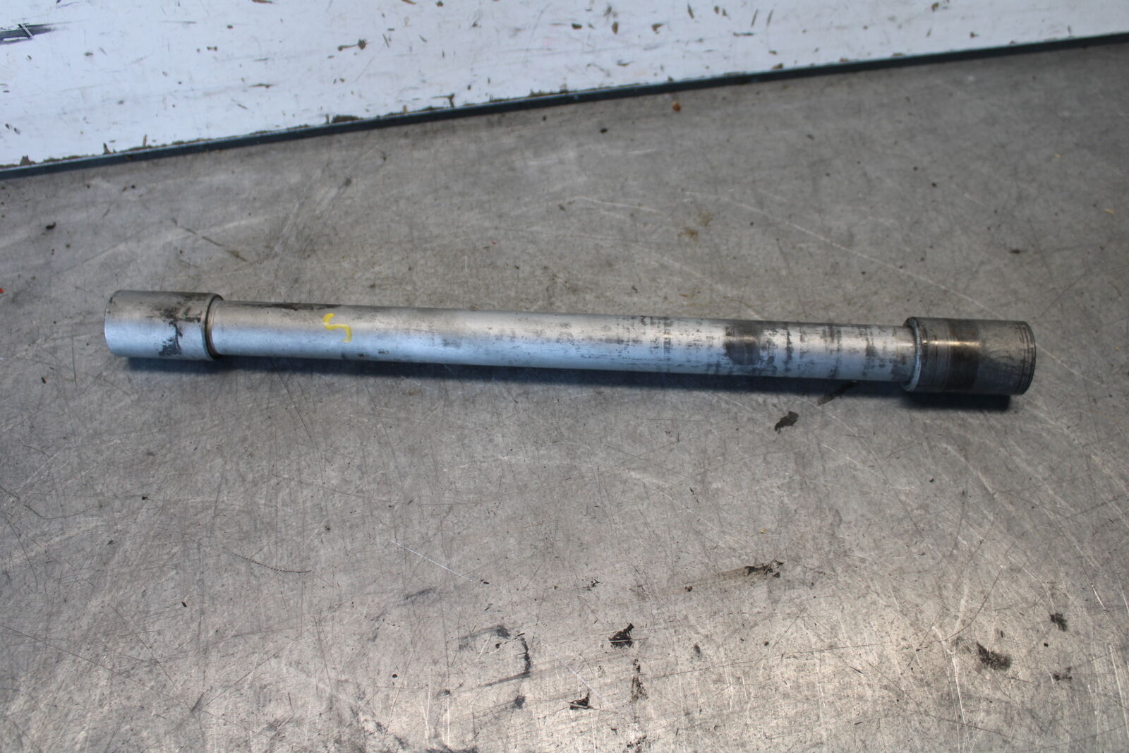 03-04 HONDA CBR600RR REAR BACK SWINGARM BOLT SUSPENSION PIVOT AXLE BB661
