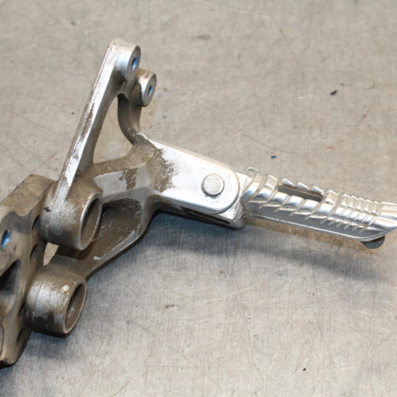 06-07 SUZUKI GSXR750 LEFT REARSET REAR SET DRIVER FOOT PEG REST STOP BB645