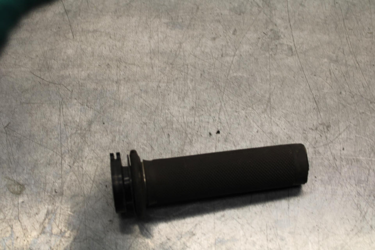 05 YAMAHA YZF R6S RIGHT THROTTLE GRIP BB600