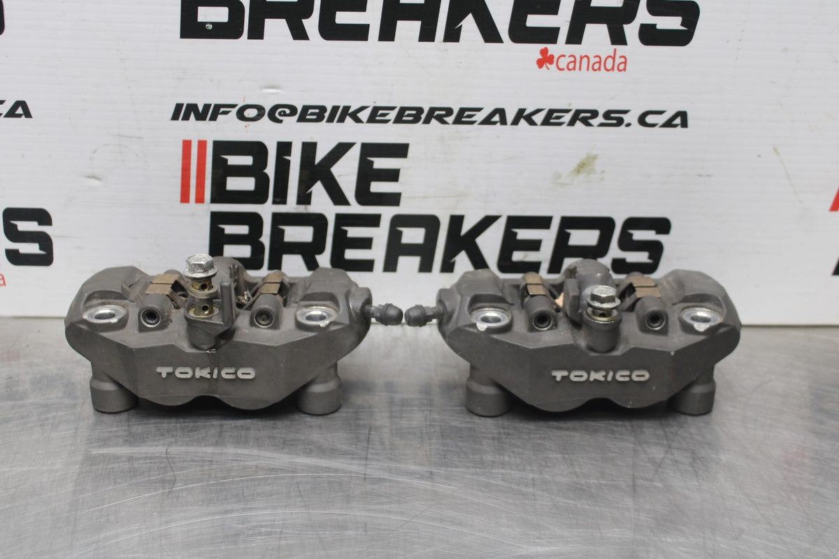 06-07 SUZUKI GSXR 600 RIGHT LEFT FRONT BRAKE CALIPER SET PAIR CALIPERS BB845