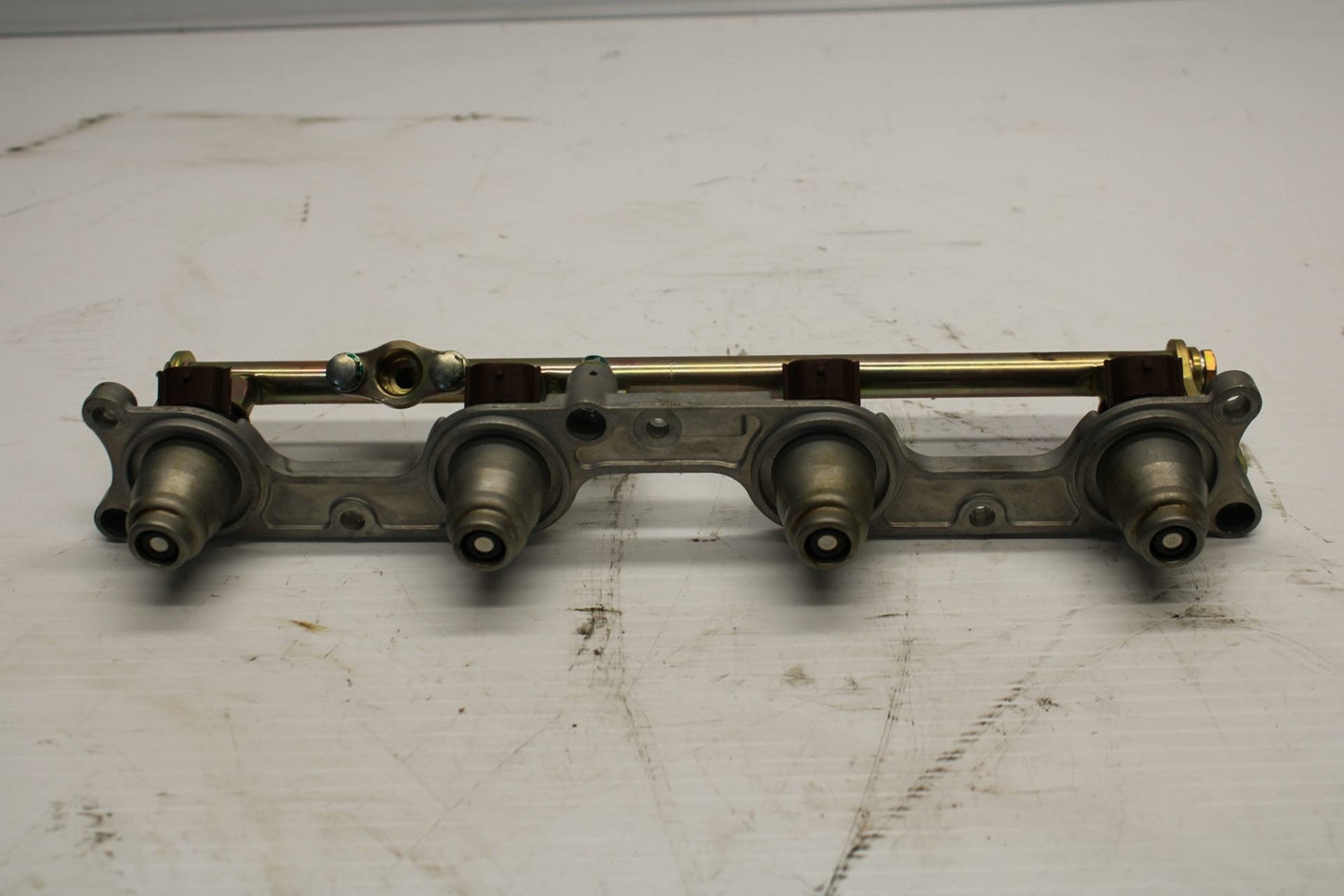 04-05 HONDA CBR1000RR SECONDARY FUEL INJECTORS TOP AIRBOX GAS RAIL BB242