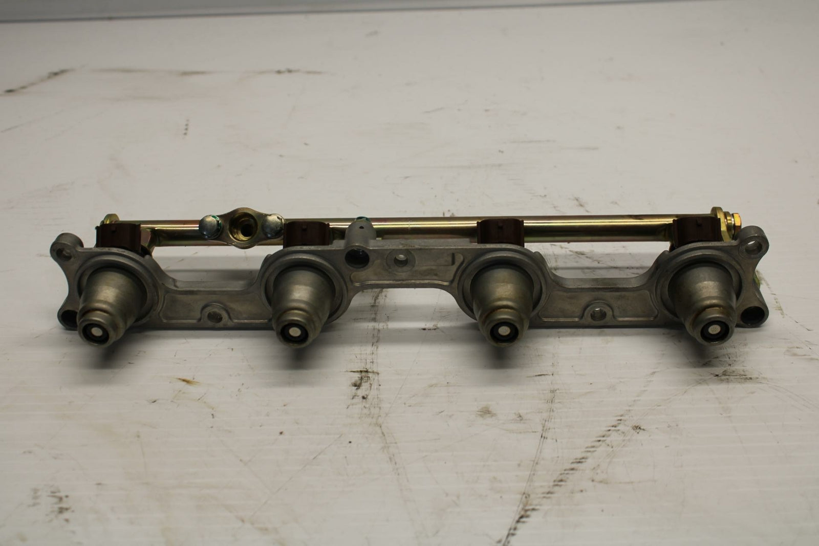 04-05 HONDA CBR1000RR SECONDARY FUEL INJECTORS TOP AIRBOX GAS RAIL BB242