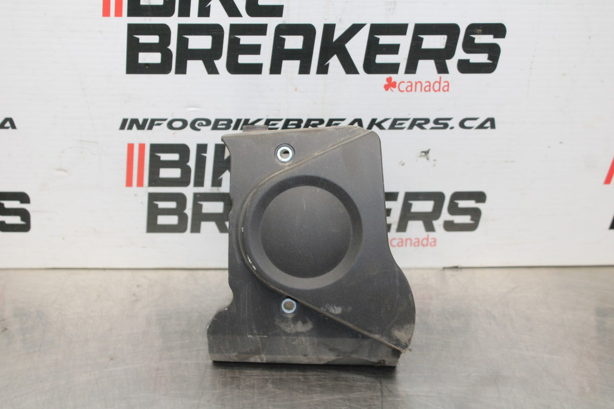 08 HONDA CBR125R ENGINE SPROCKET COVER BB839