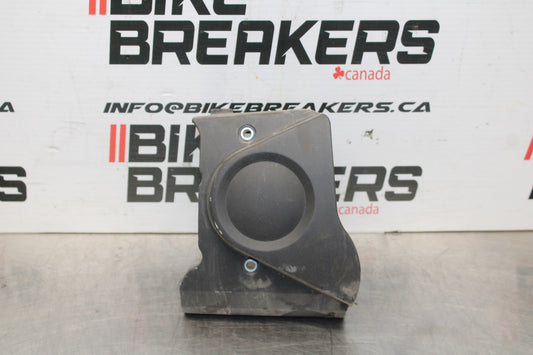 08 HONDA CBR125R ENGINE SPROCKET COVER BB839