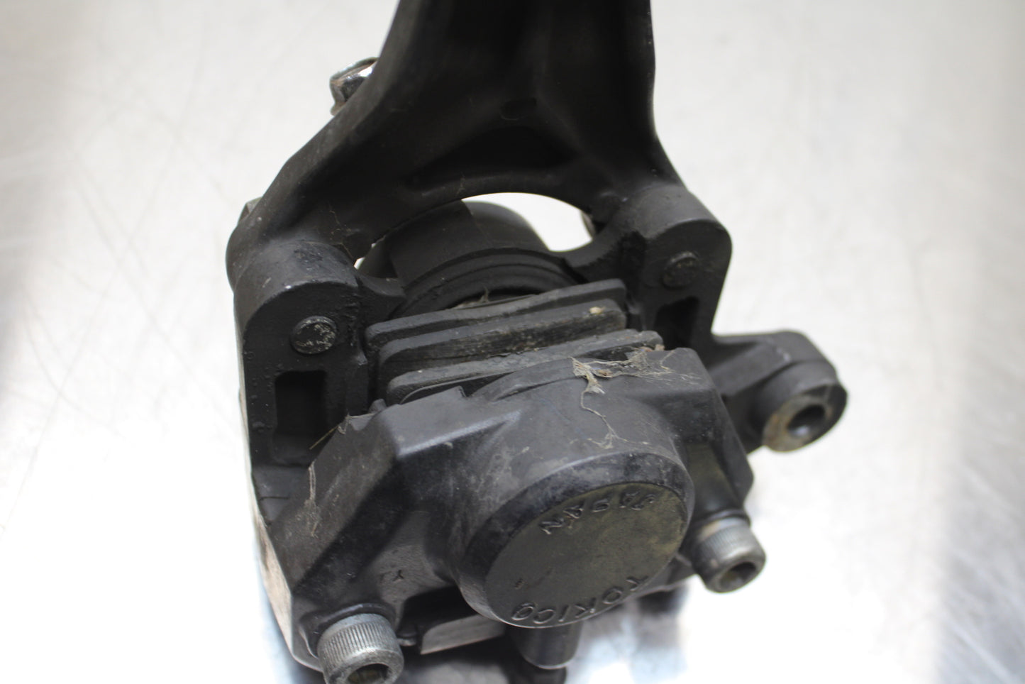 86 SUZUKI GS750ES REAR BACK BRAKE CALIPER W MOUNT BRACKET BB140
