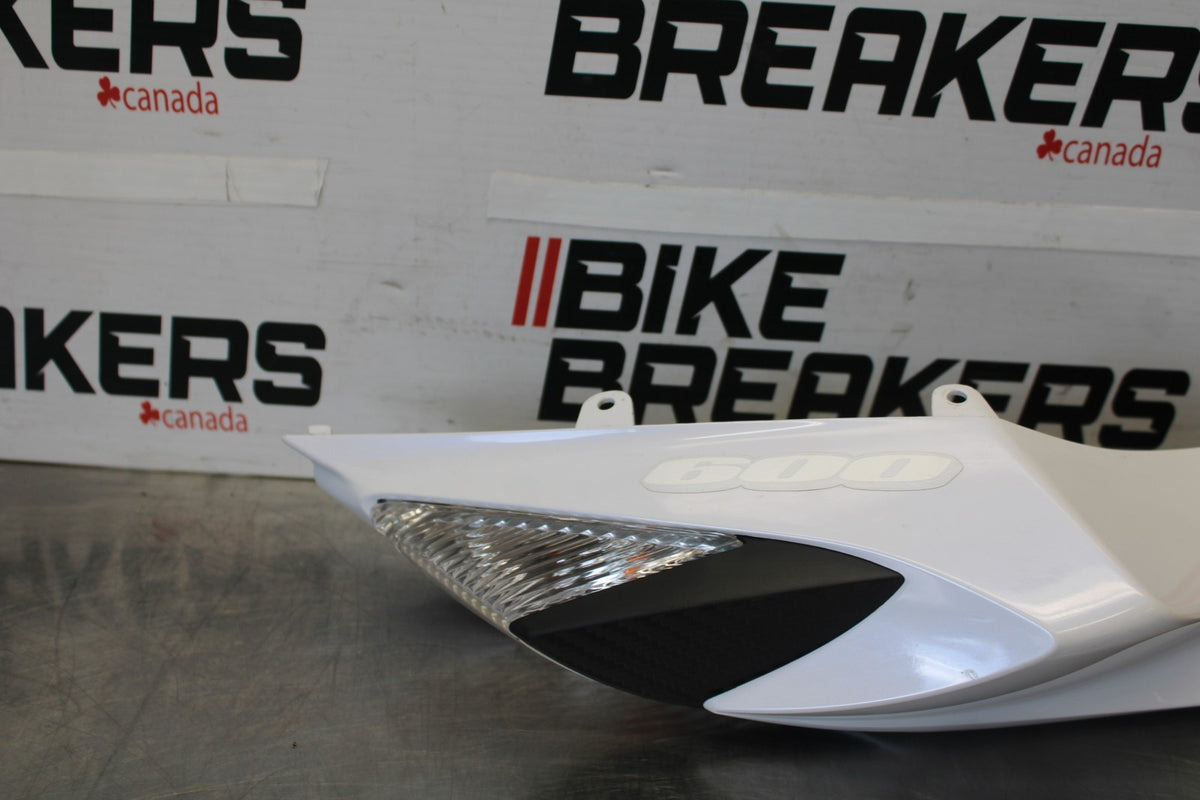 11-25 SUZUKI GSXR 600  RIGHT REAR BACK TAIL FAIRING COWL SHROUD BB882