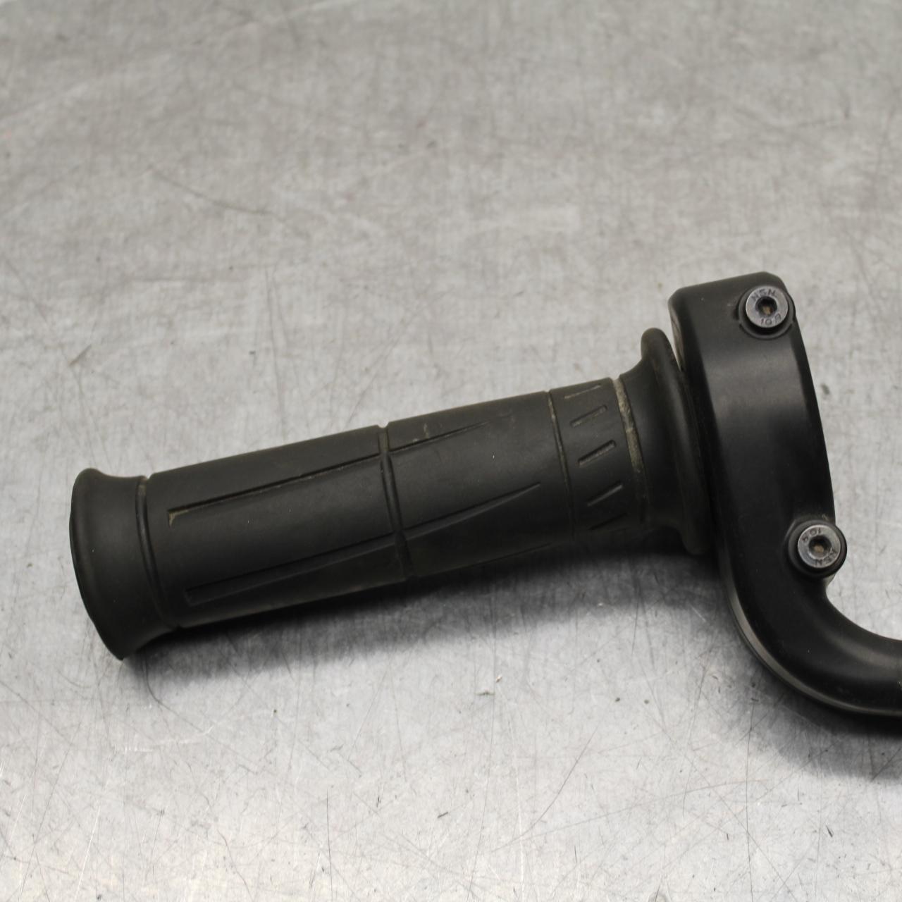 21 KAWASAKI NINJA ZX6R RIGHT THROTTLE GRIP BB647
