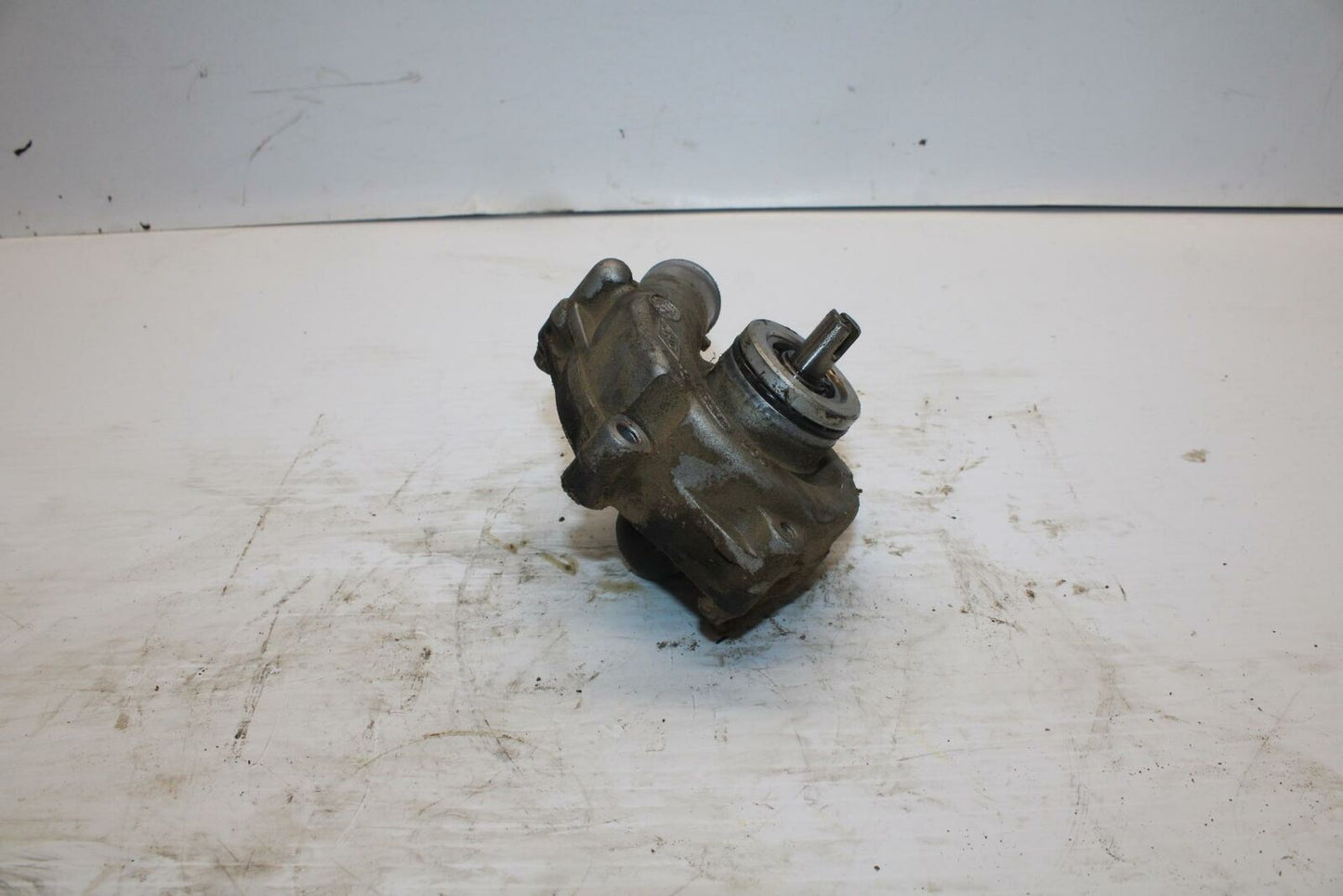 08-16 YAMAHA YZF R6 ENGINE WATER COOLANT PUMP  2C0-12420-00-00 BB273