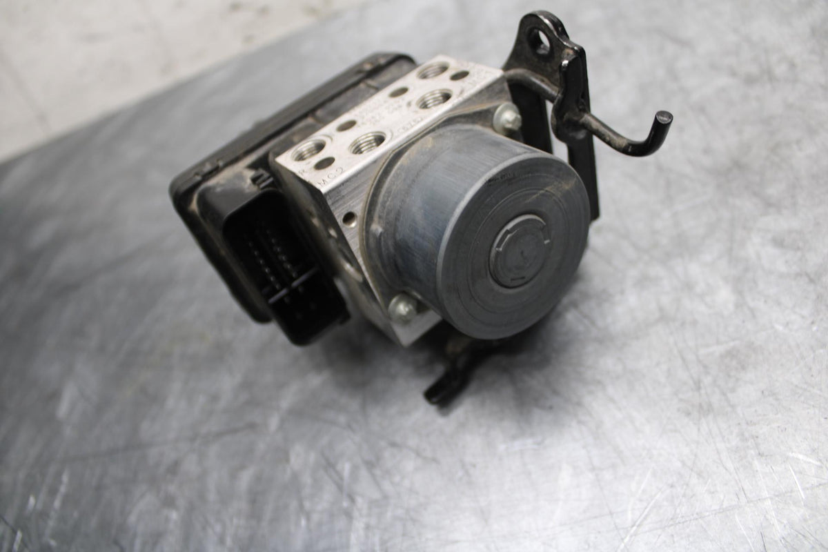 15-17 KAWASAKI EX 650 NINJA  EX 650 ABS ABS PUMP UNIT MODULE BB494