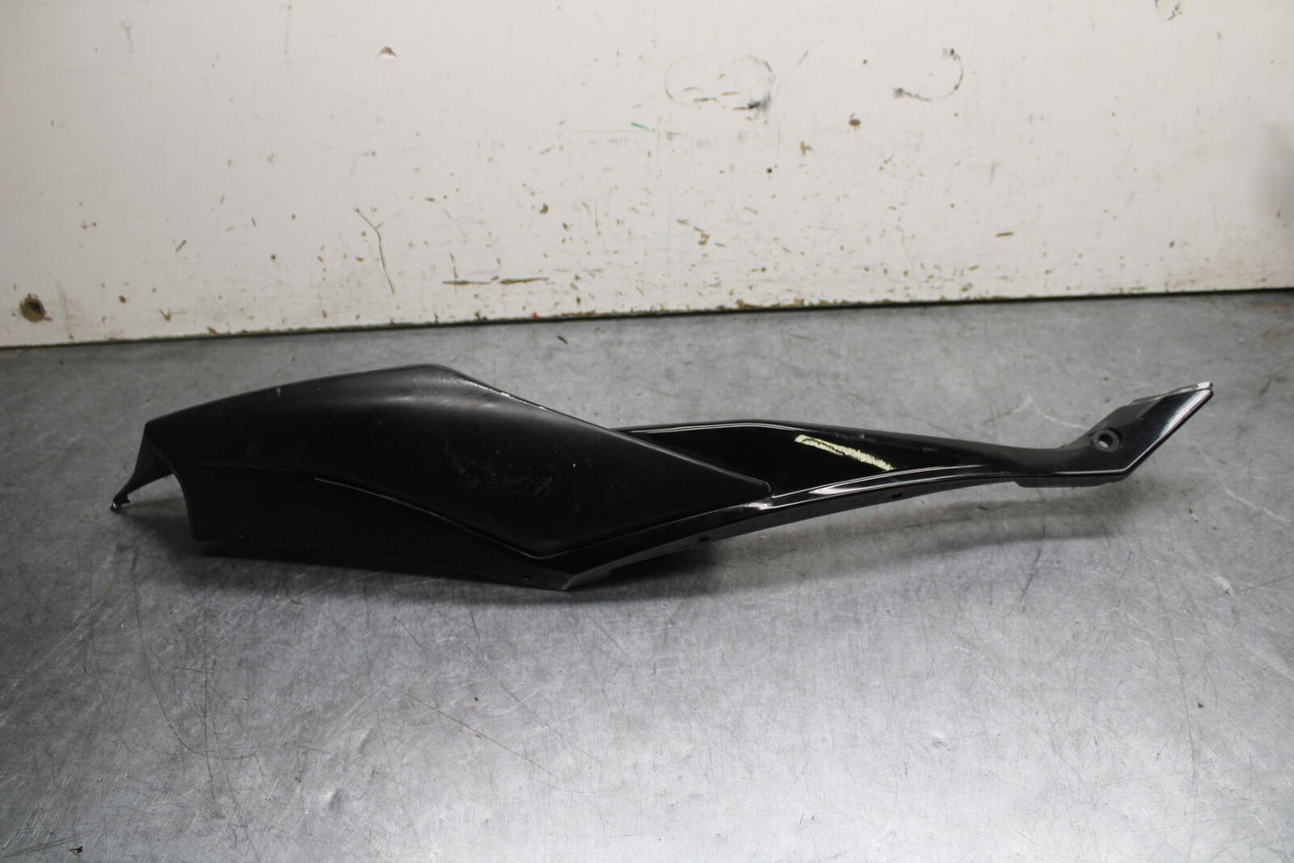 08-10 SUZUKI GSXR 600  RIGHT REAR BACK TAIL FAIRING COWL SHROUD BB101