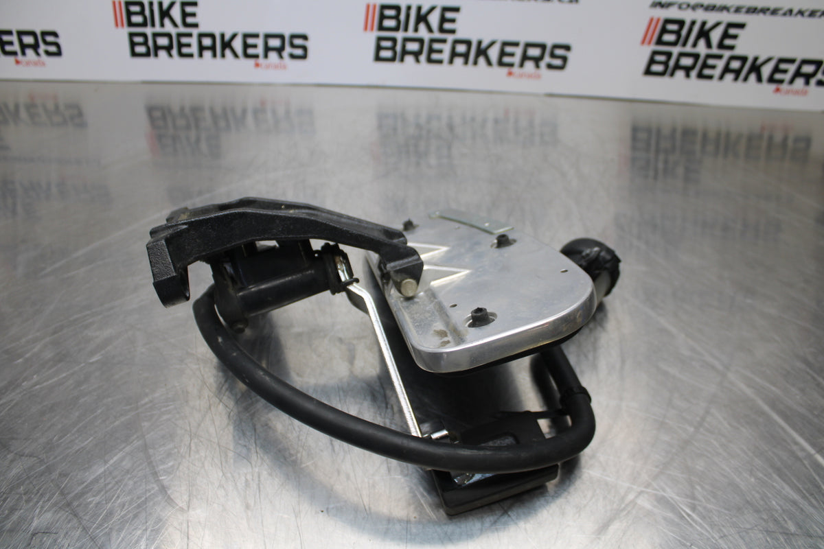 09 YAMAHA ROYAL STAR XVZ1300TF VENTURE RIGHT FRONT FOOT REST PEG STEP BB151
