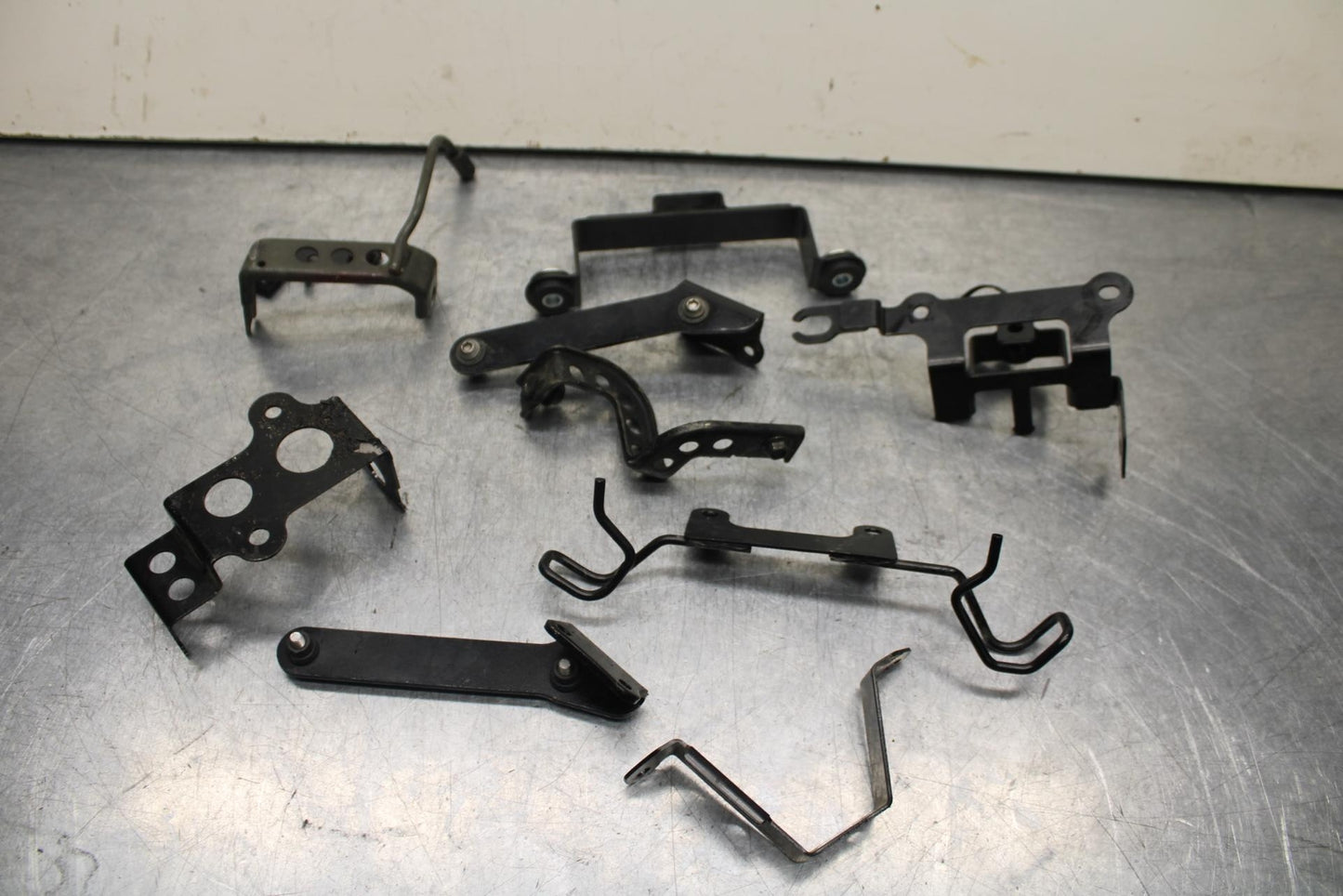 17-20 KAWASAKI 650 EX650 ABS GAS TANK RESERVOIR BRACKET AND MISCELLANEOUS BB88