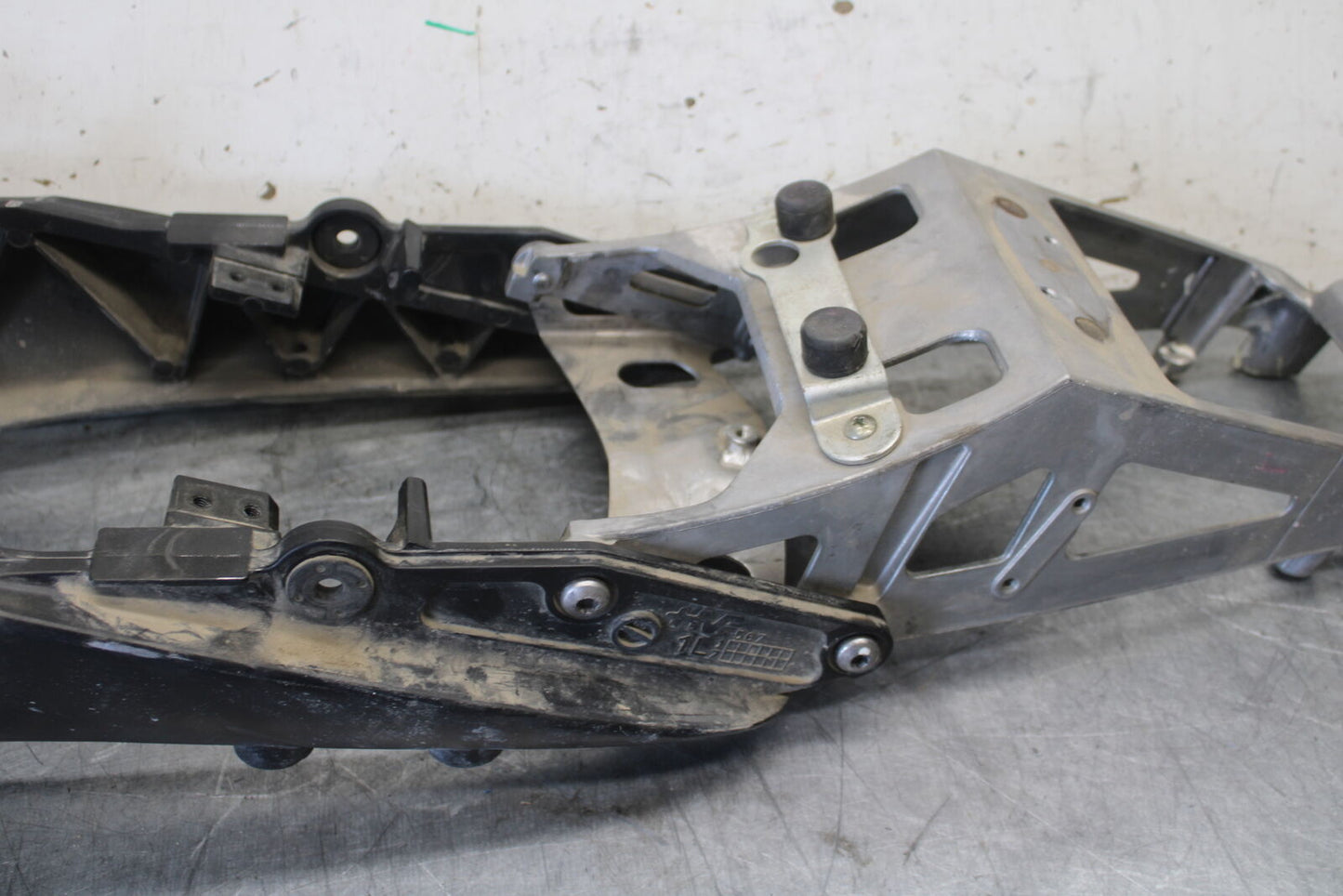 06-07 SUZUKI GSXR 600 REAR SUBFRAME BACK SUB FRAME BB694