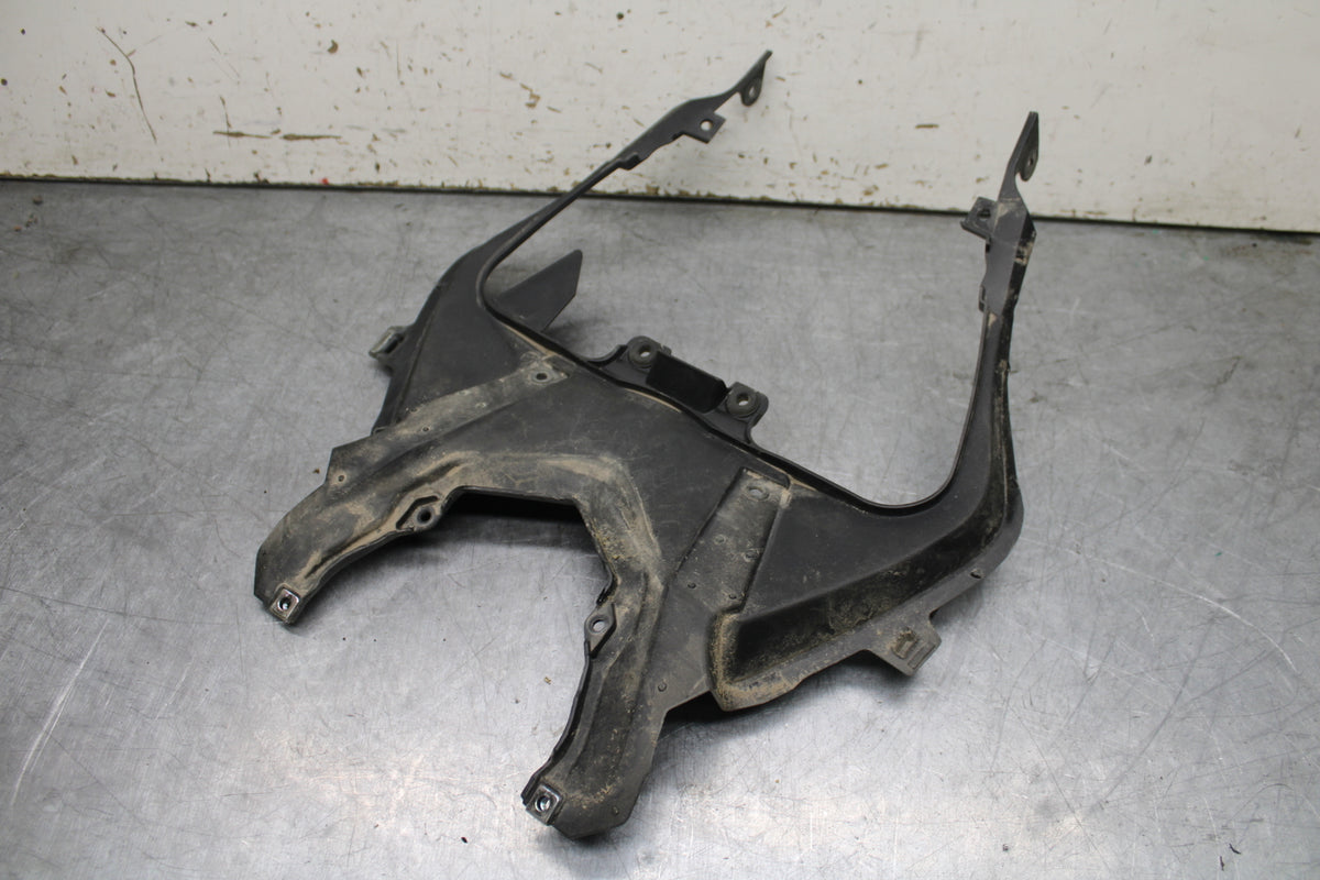 24-25 KAWASAKI NINJA ZX6R CENTER REAR BACK TAIL FAIRING COWL BB726