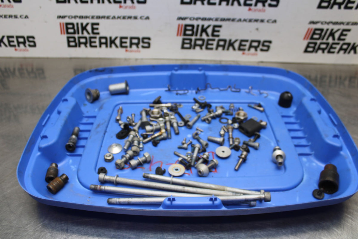19 MOTO GUZZI V7 III BOLTS HARDWARE MOTOR SCREWS BB831